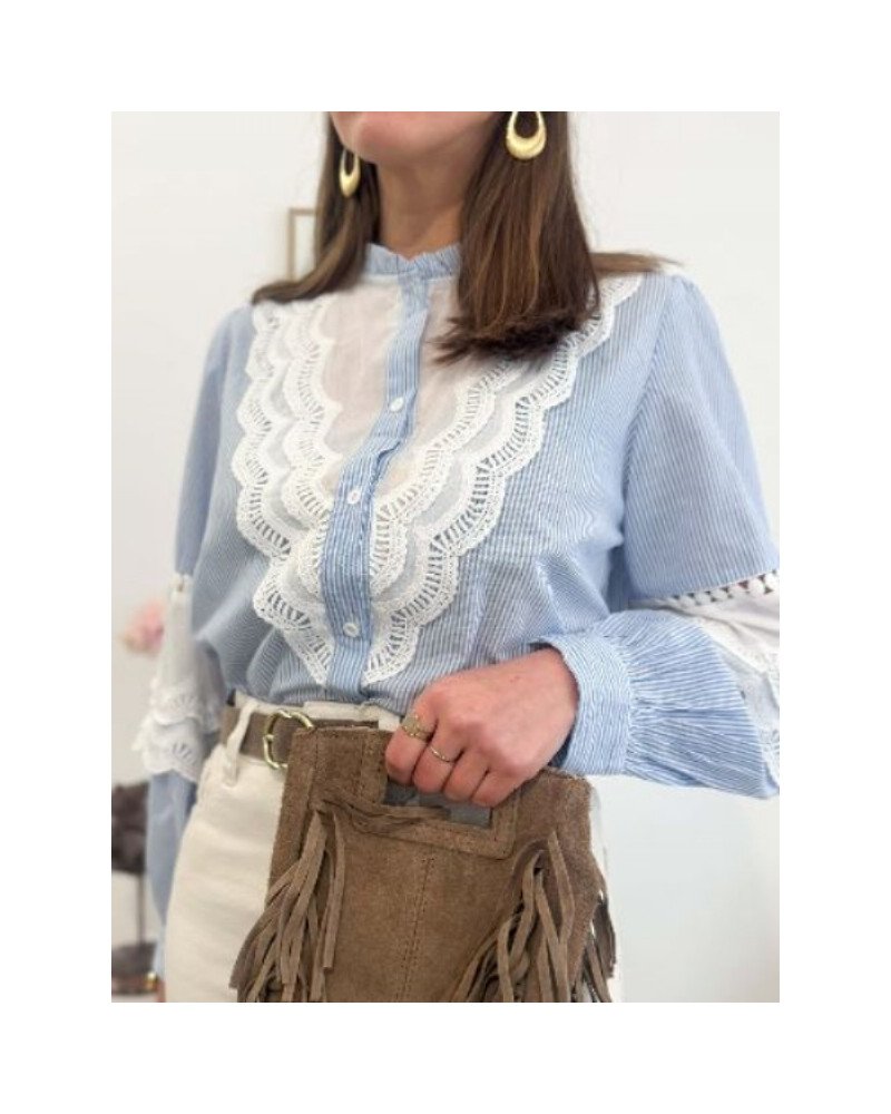 Chemise femme rayée bleu et blanc – Détail dentelle blanche