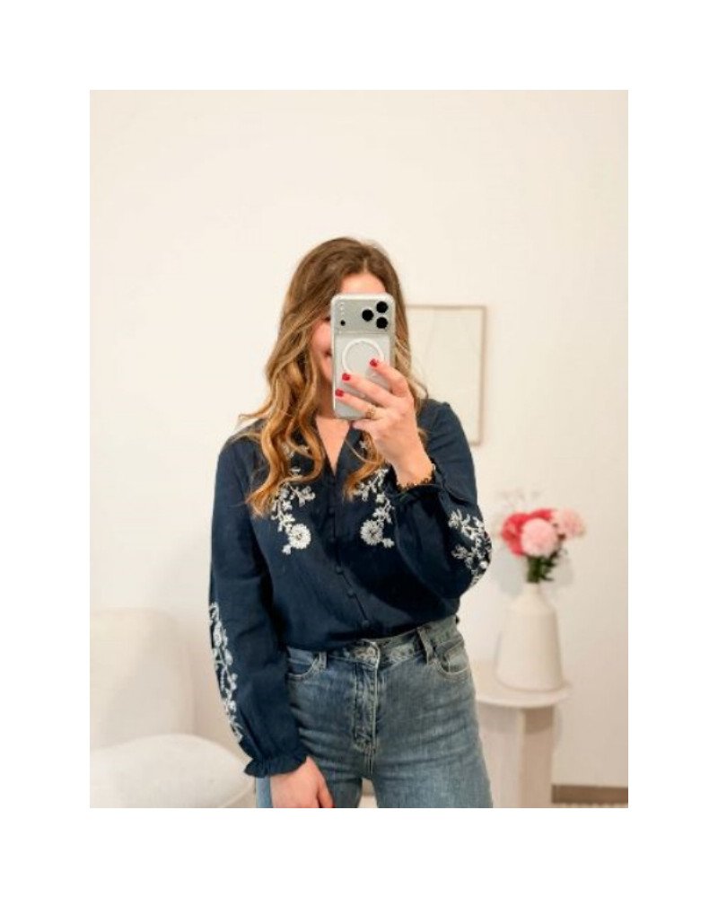 Blouse en coton bleu marine avec broderie écru sur les manches – Élégance et confort