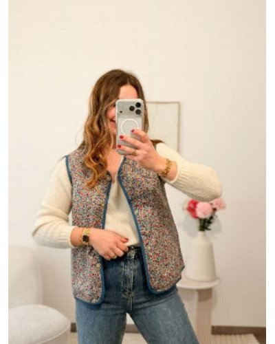 Pull col V écru – Confort et style intemporel