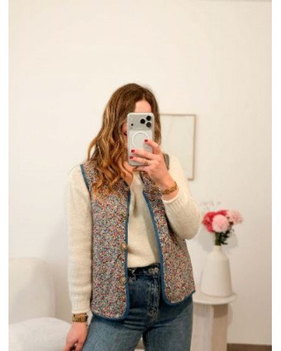 Pull col V écru – Confort et style intemporel