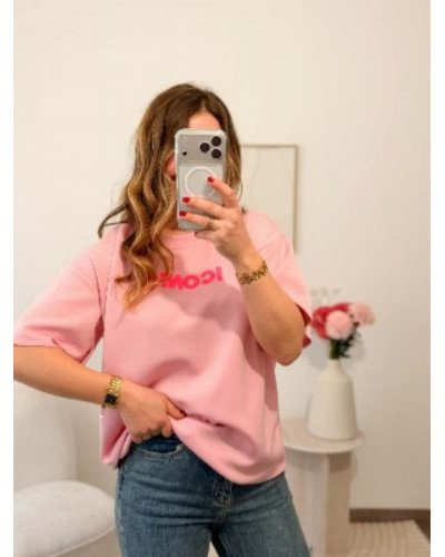 T-shirt ICONIC rose en maille épaisse – Style audacieux avec inscription dos