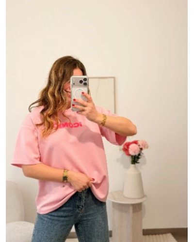 T-shirt ICONIC rose en maille épaisse – Style audacieux avec inscription dos