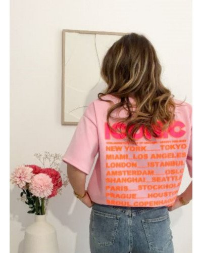 T-shirt ICONIC rose en maille épaisse – Style audacieux avec inscription dos