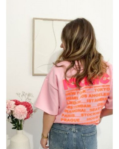 T-shirt ICONIC rose en maille épaisse – Style audacieux avec inscription dos