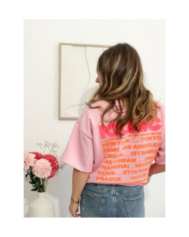T-shirt ICONIC rose en maille épaisse – Style audacieux avec inscription dos