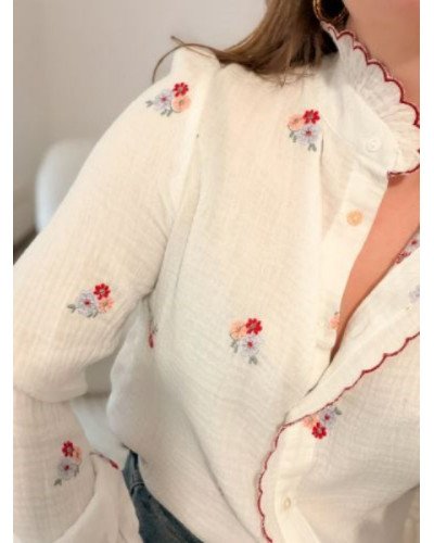 Chemisier en gaze de coton à fleurs – Légèreté et style féminin