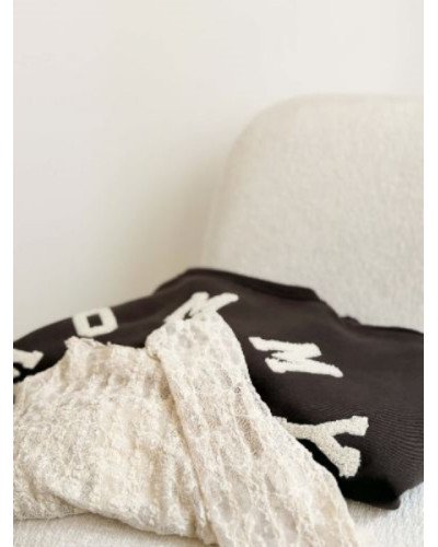 Top près du corps en dentelle – tendance du moment