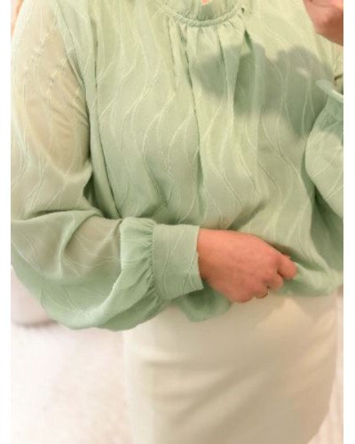 Blouse fluide vert d’eau eucalyptus – élégance et légèreté