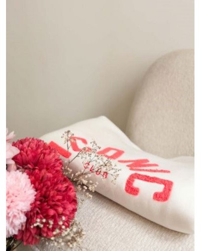 Sweat blanc oversize ICONIC – Inscription rose orangé dans le dos