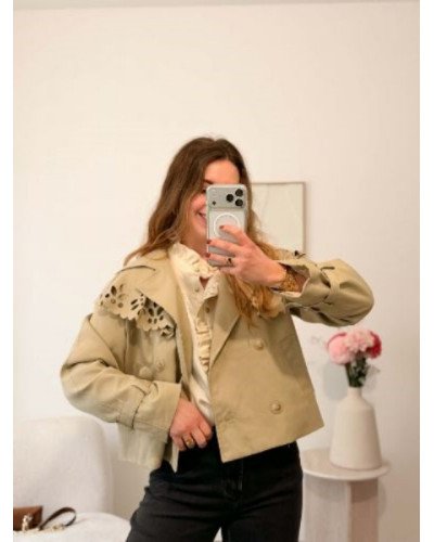 Jolie Veste printemps trench beige avec col claudine ajouré