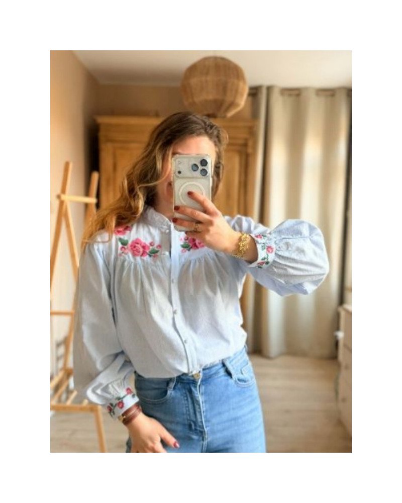 Blouse brodée fleurie