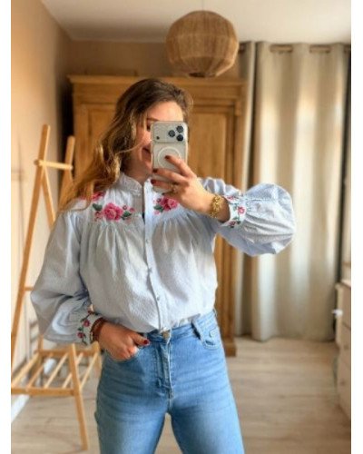 Blouse brodée fleurie