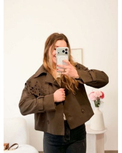 Trench court marron col claudine ajouré