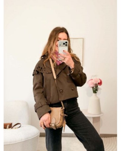 Trench court marron col claudine ajouré