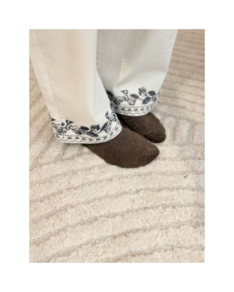 Pantalon écru bords brodés 