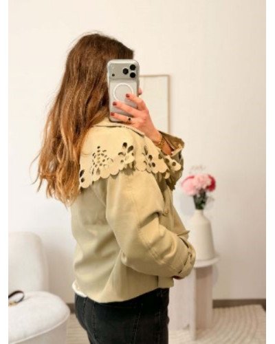 Jolie Veste printemps trench beige avec col claudine ajouré