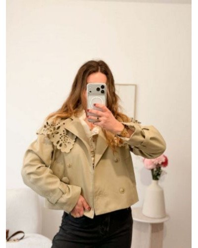 Jolie Veste printemps trench beige avec col claudine ajouré