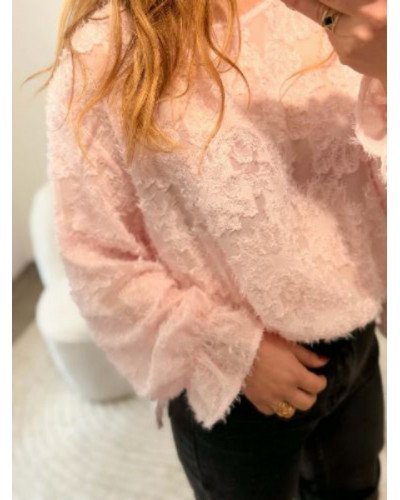 Jolie blouse fluide rose pastel habillé légèrement transparente