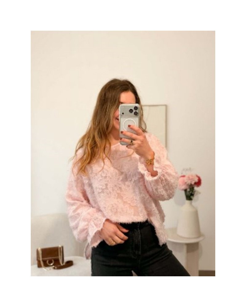 Jolie blouse fluide rose pastel habillé légèrement transparente