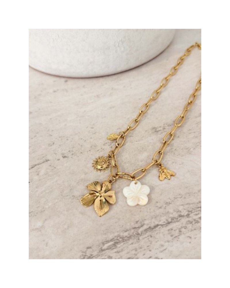 Collier à breloques blanc nacré