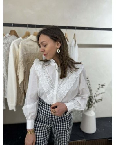 Chemise blanche à broderie