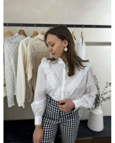 Chemise blanche à broderie