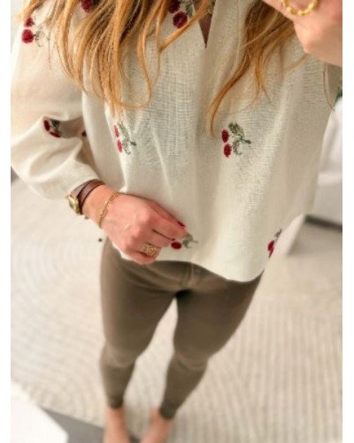 Top en lin brodé cerise