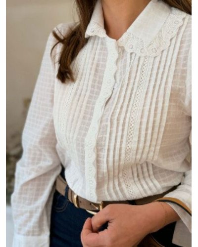 Chemise blanche à broderie