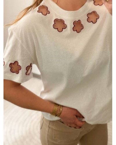 T-shirt blanc fleurs ajourées 
