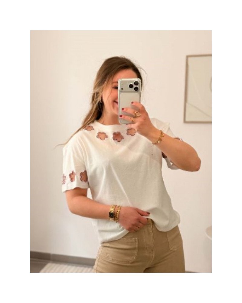 T-shirt blanc fleurs ajourées 