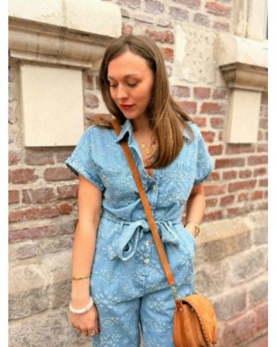 Combinaison bleue broderies fleurs