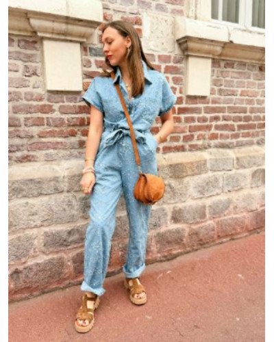 Combinaison bleue broderies fleurs