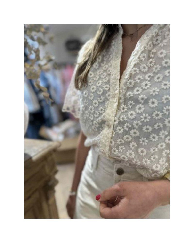 Chemise en dentelle manches courtes