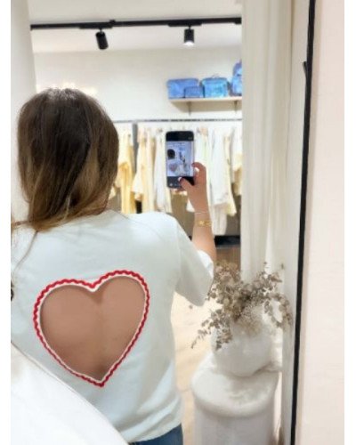 T-shirt blanc avec coeur dos nu