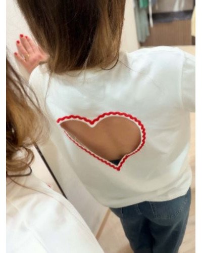 T-shirt blanc avec coeur dos nu