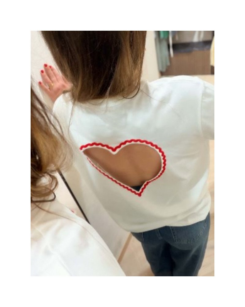 T-shirt blanc avec coeur dos nu