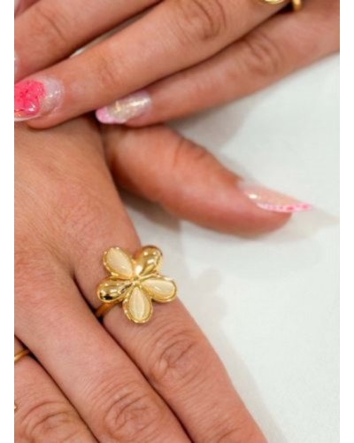 Bague fleurs pierre beige