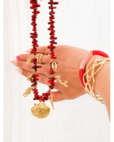 Collier perles rouges et breloques