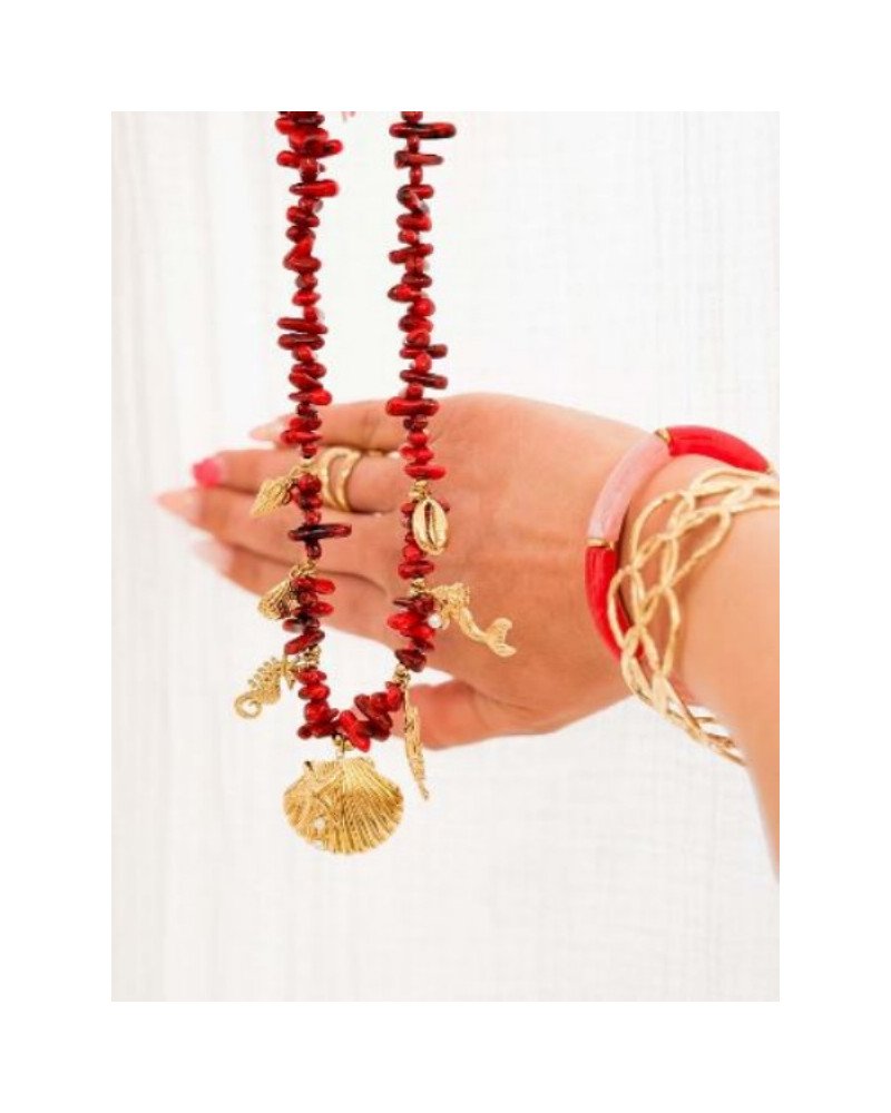 Collier perles rouges et breloques