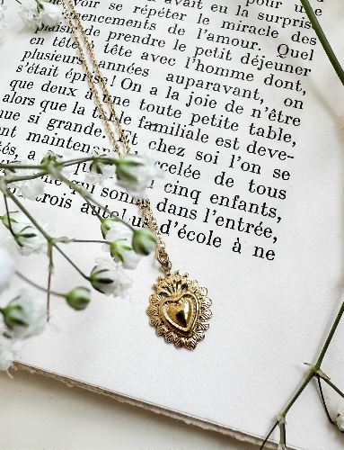 Collier coeur ornement