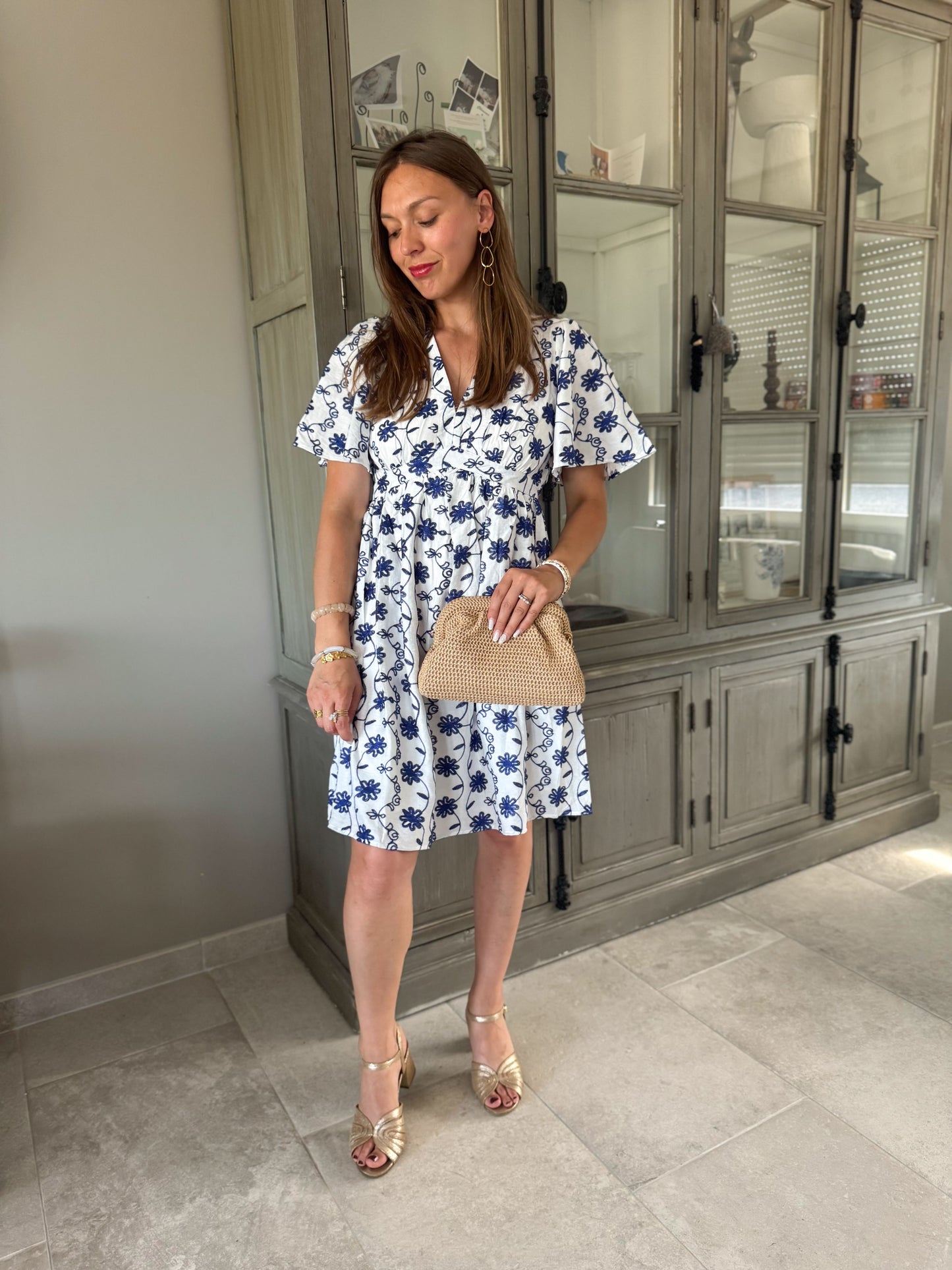 Robe ecru broderie bleu marine