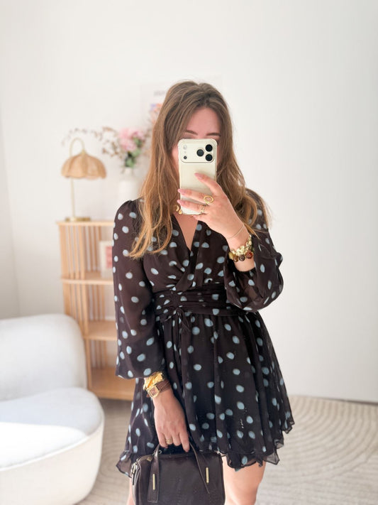Robe marron à pois bleu