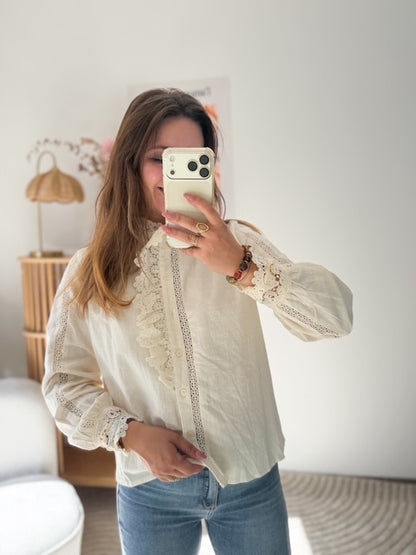 Chemisier beige détail crochet