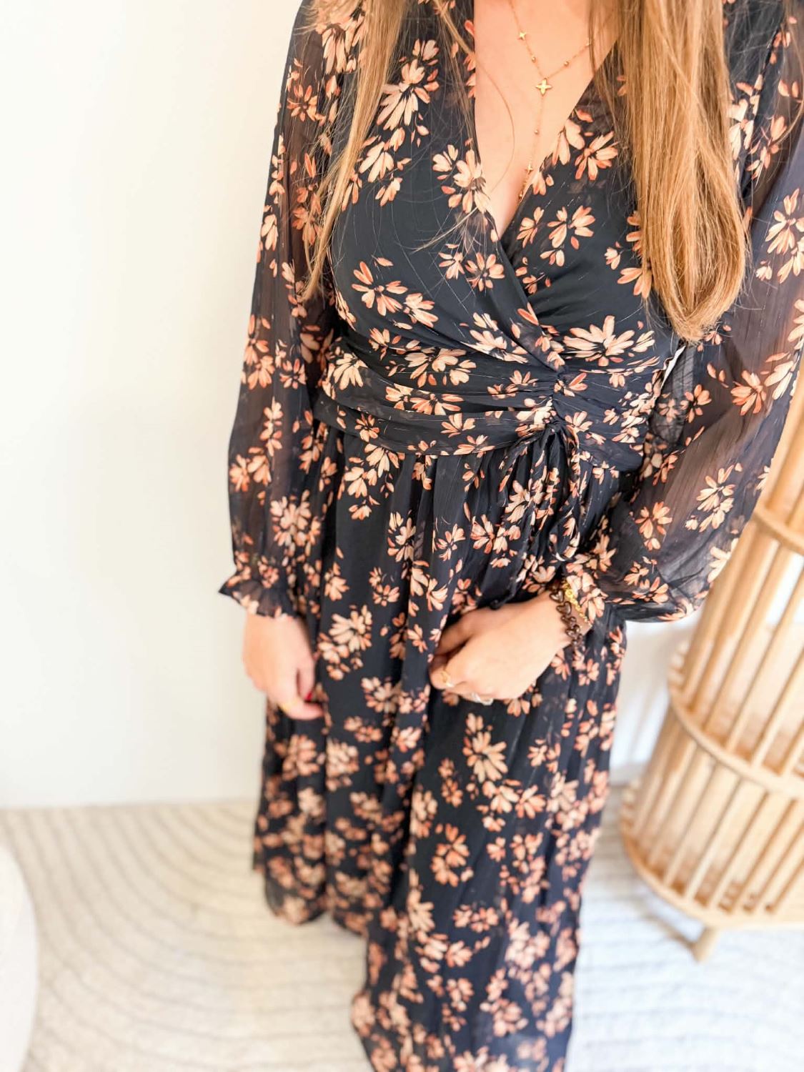 Robe fluide noir fleurs oranges