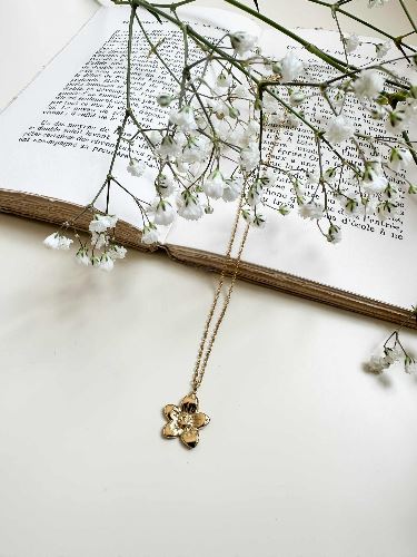 Collier pendentif fleurs