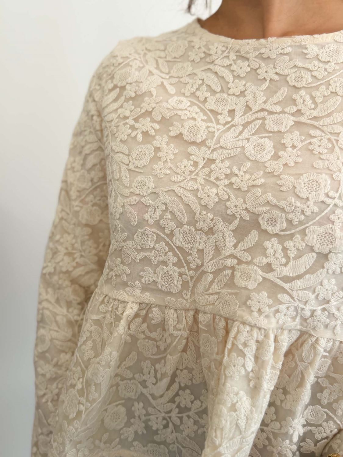 Blouse dentelle peplum