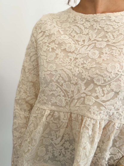 Blouse dentelle peplum