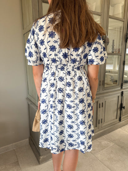 Robe ecru broderie bleu marine