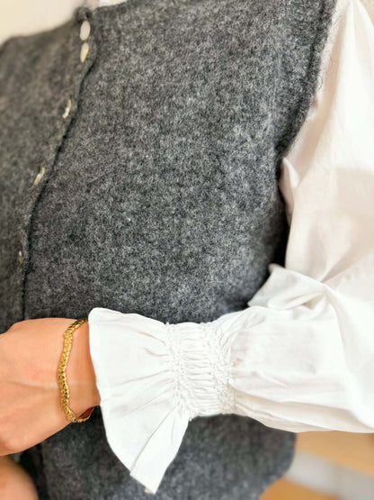 Gilet gris bouton nacrés