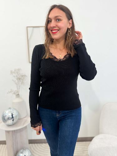 Top noir dentelle